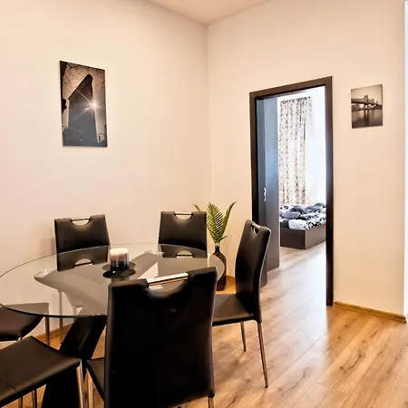 New York Apartment *