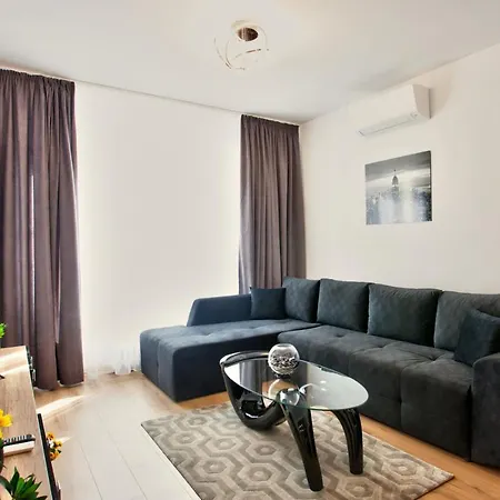 New York Apartment *