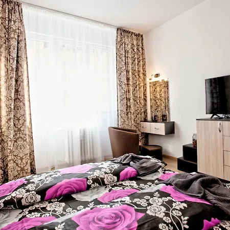 New York Apartment *